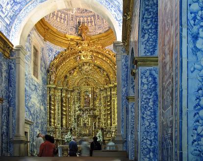 de prachtige São Lourenço kerk in Almancil